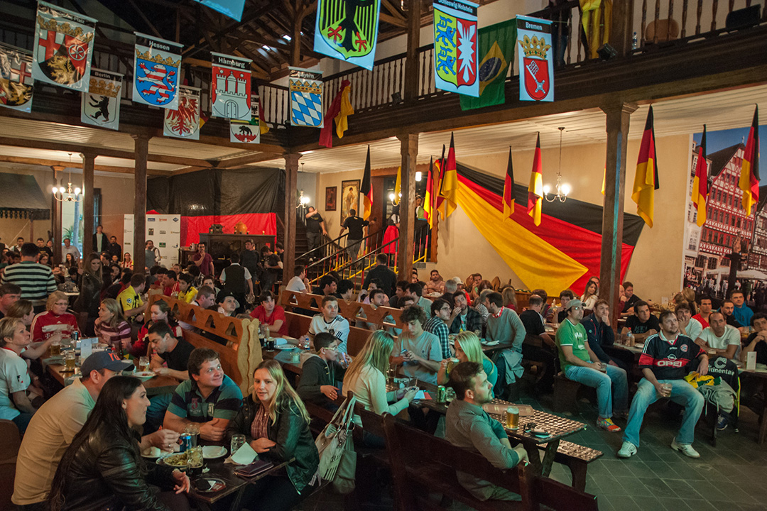 Bar do Alemão torcida com muito chope e chucrute.