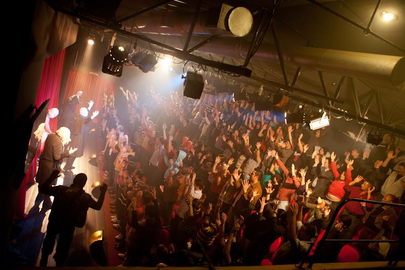 Pode não parecer, mas as sessões da meia-noite são sempre lotadas.