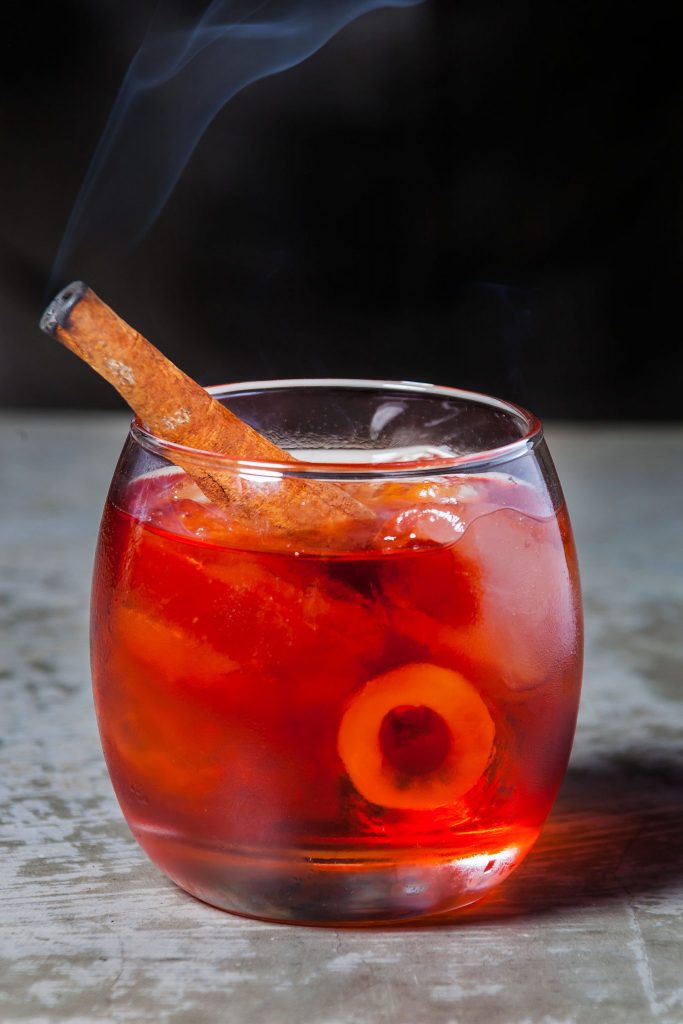 Que tal um drink? Consulte qual está em promoção a cada quarta o Aqueces Bar.