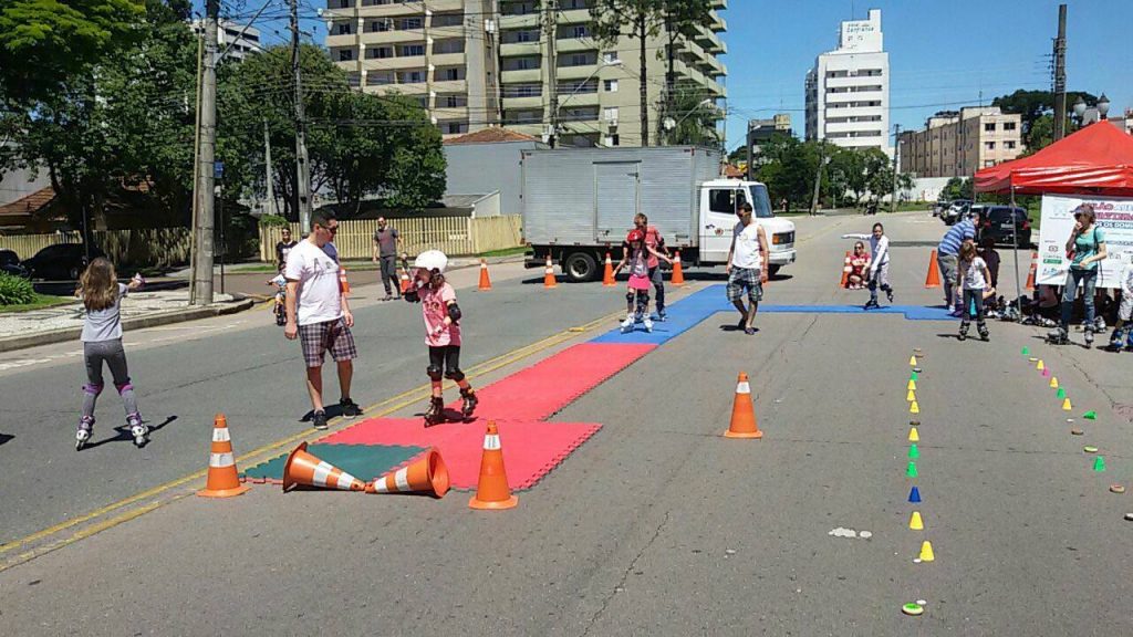 Duas ruas ficam fechadas para que você possa praticar com bastante espaço. Foto: FEEP.