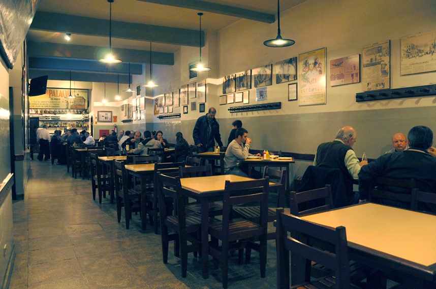 O antigo e o novo se confundem no Bar Palácio. Foto: Carolina Corção.