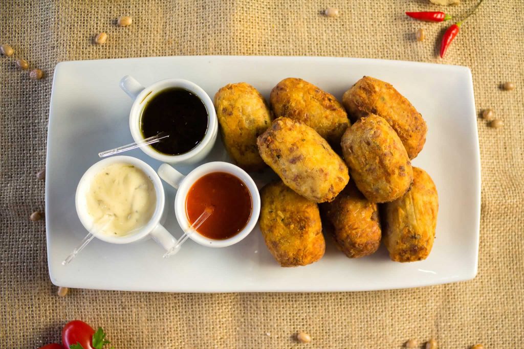 Bolinho de aipim com pernil da Casa do Jão. Foto: Marta Cavalcanti.