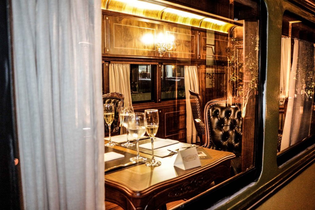 Vagão Imperial do Expresso Classique. Crédito foto: Serra Verde express.