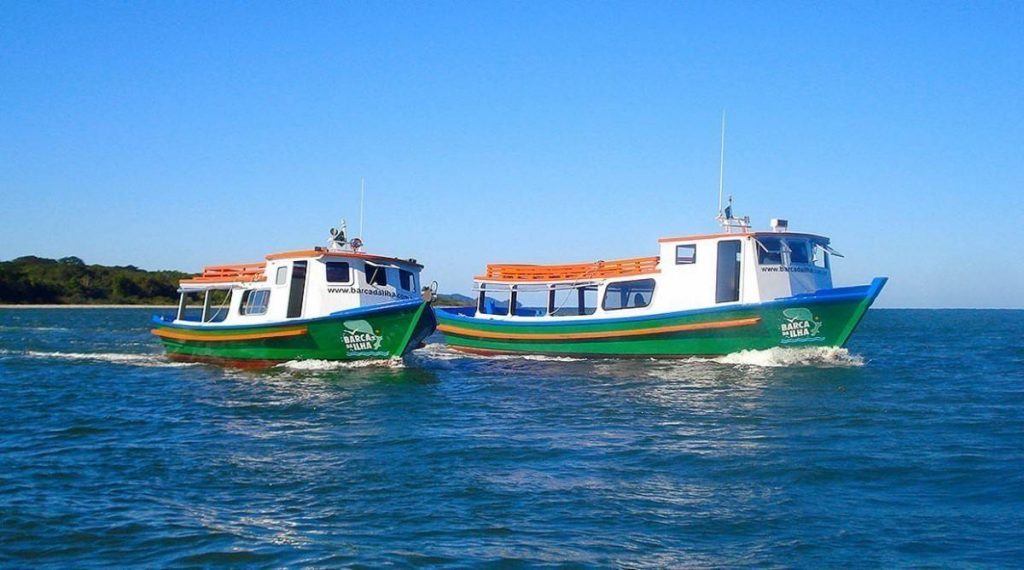 A aventura já começa na barca. Foto: Site Barca da Ilha.