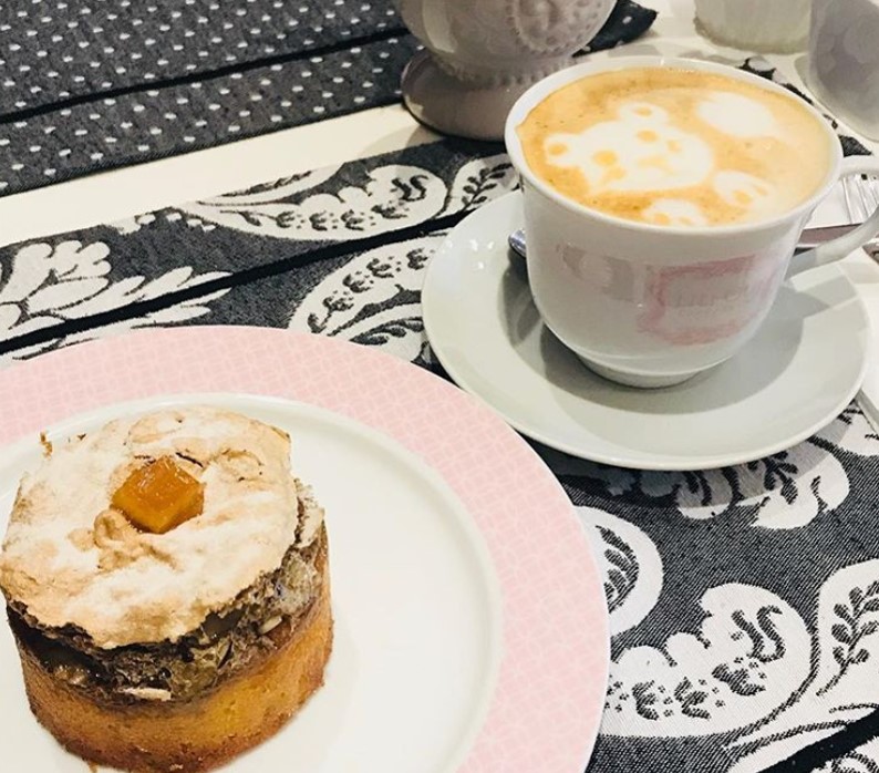 Bolo de Laranja com merengue e amêndoas. Foto Divulgação