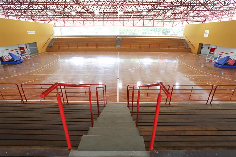 A quadra poliesportiva ganhou cobertura e piso novos! Crédito da foto: Daniel Castellano.