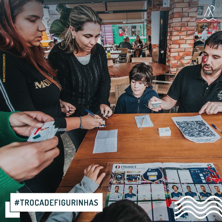 No Ca'dore a troca de figurinhas é um evento que reúne toda a família. Foto: Facebook. 