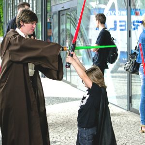 Star Wars é aquela saga que une pessoas de todas as idades. Foto: Nerdnation