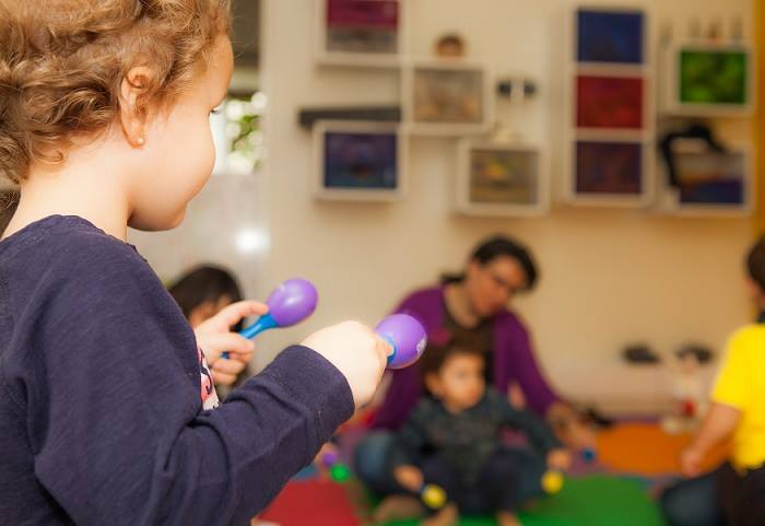 Música e diversão garantida entre pais e filhos. Foto: Facebook Alecrim