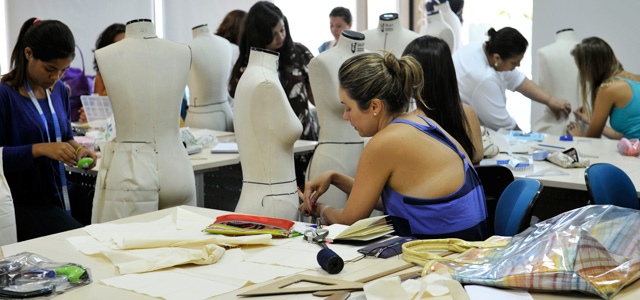 Na Faculdades da Indústria, os alunos têm 3 anos de aula.