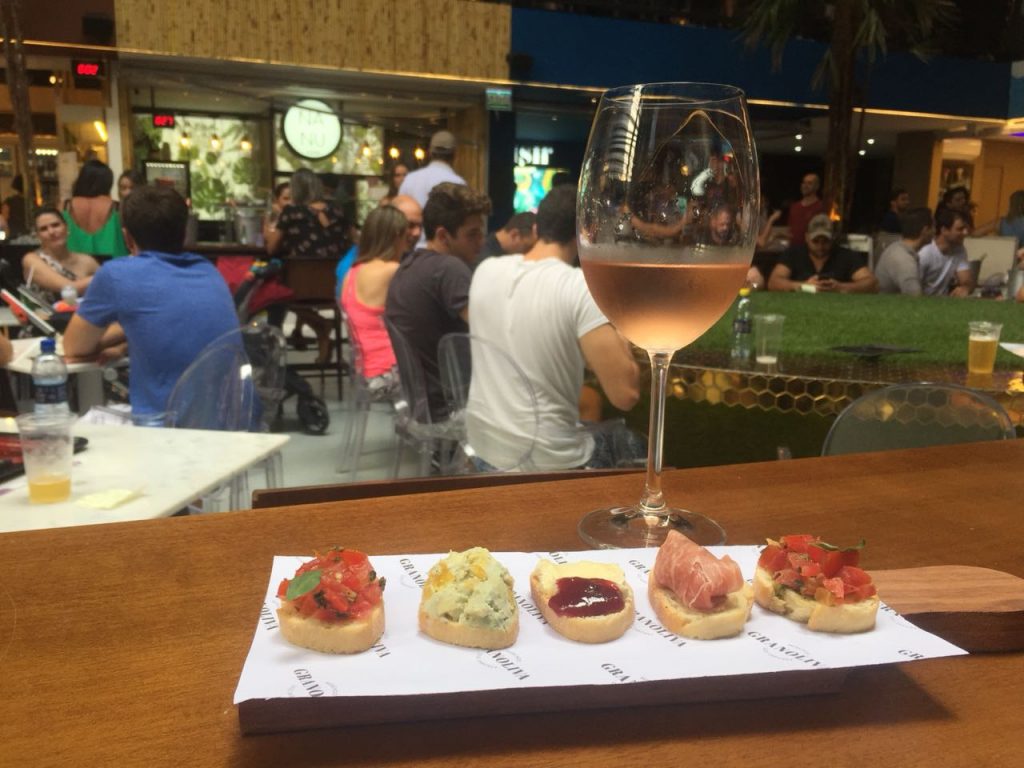 Opção de combos com Taça de vinho.