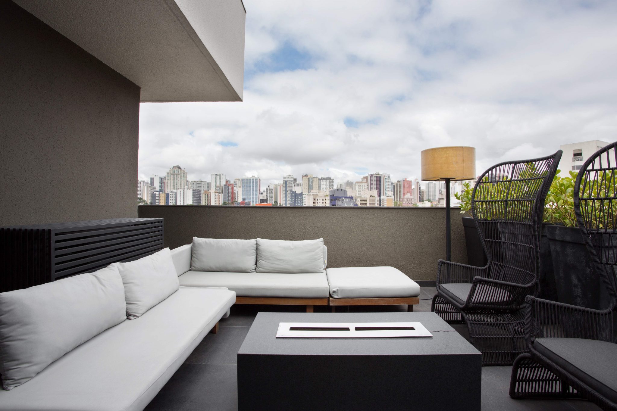 A suíte tem um ático que tem uma linda vista da cidade. Foto: Site