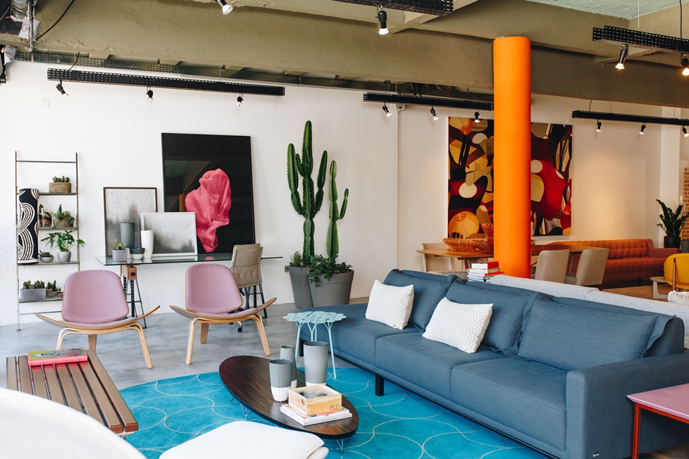 Os 600 m² da nova Inove aliam um showroom de babar, com peças de design autoral e básico. Foto: Divulgação.