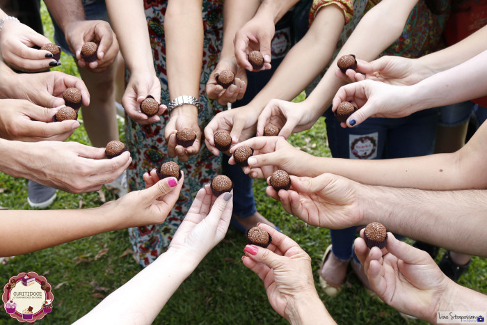 Não pode faltar o brigadeiro né? Paixão nacional! Foto: Lisa Strapasson.