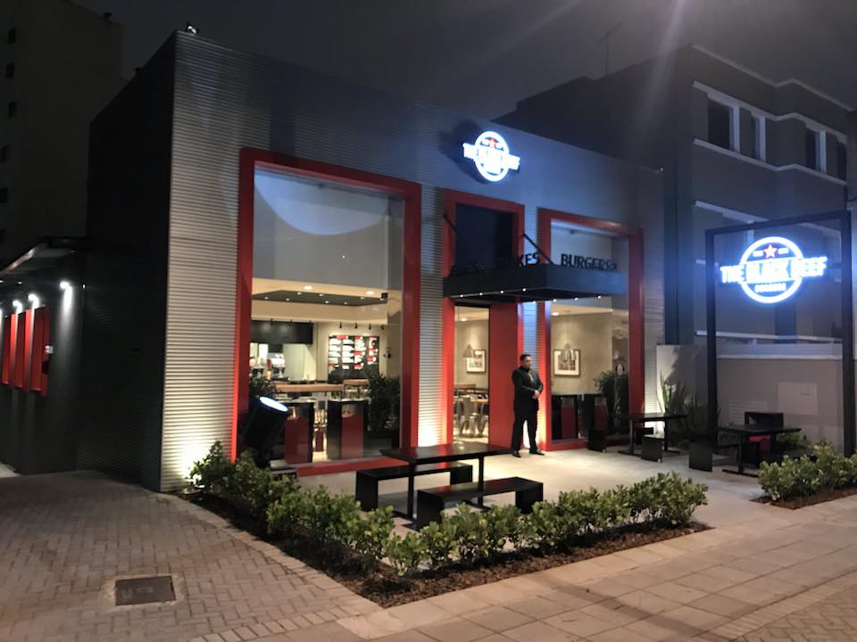 Ambiente bem descolado e comida boa! Foto: Facebook