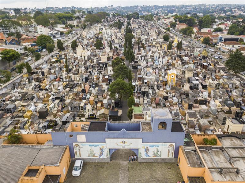 Cemitério Municipal é o mais antigo da cidade. Imagina quanta história? Foto: Daniel Castellano/PMC