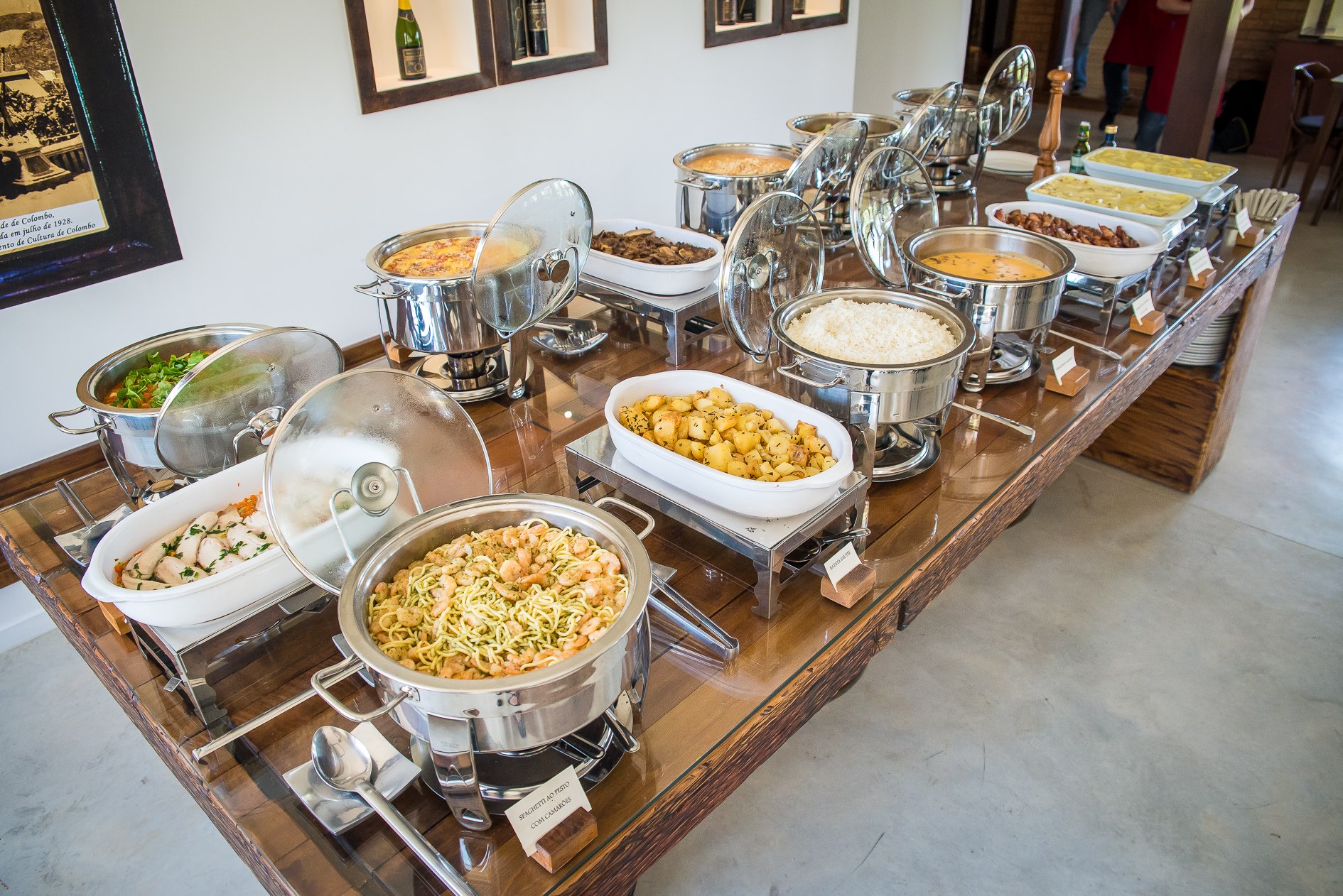 Buffet com muitas opções. Foto Divulgação