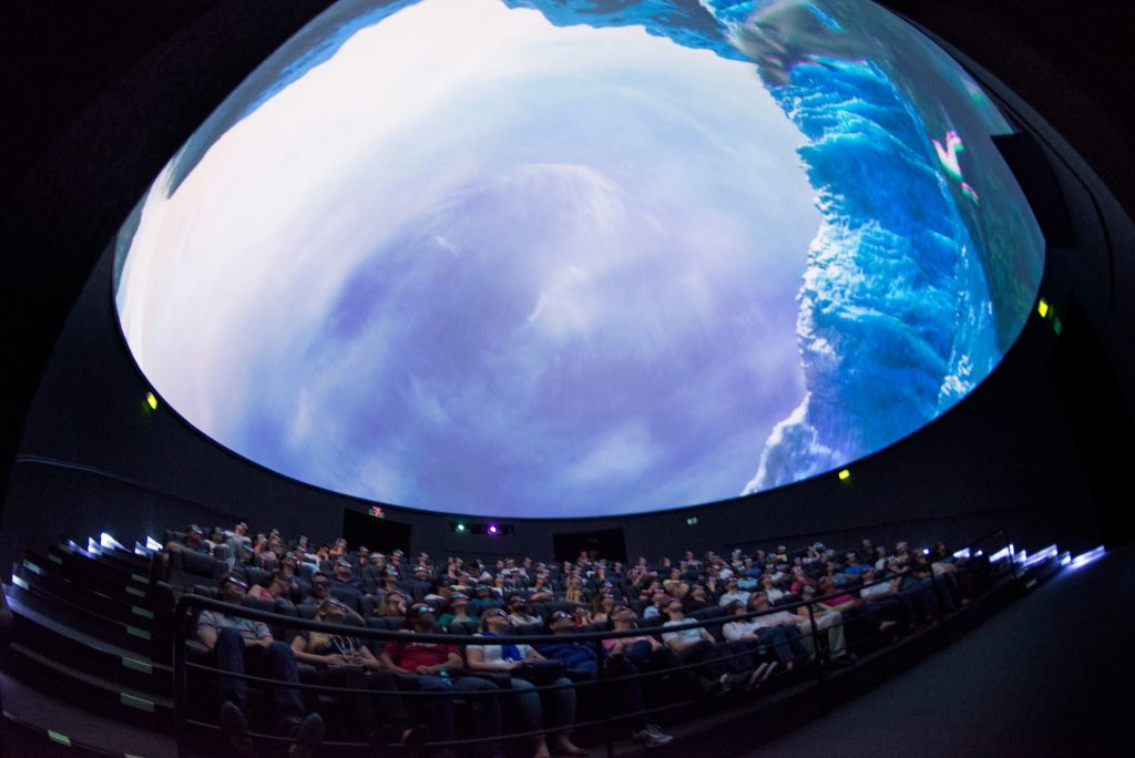 Tela full dome, que dá a sensação de total imersão. Foto: Facebook