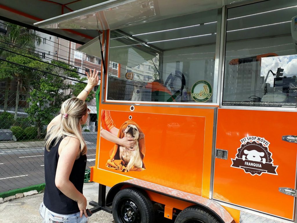 Loja em formato de trailer. Foto: Turma do Banho