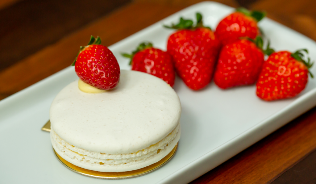 Macarron com creme de mascarpone e morango. Foto Divulgação