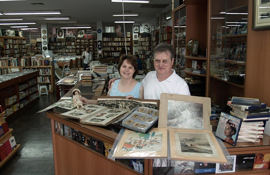 Um lugar mágico de passagem de acervos. Foto Facebook Livraria Figaro