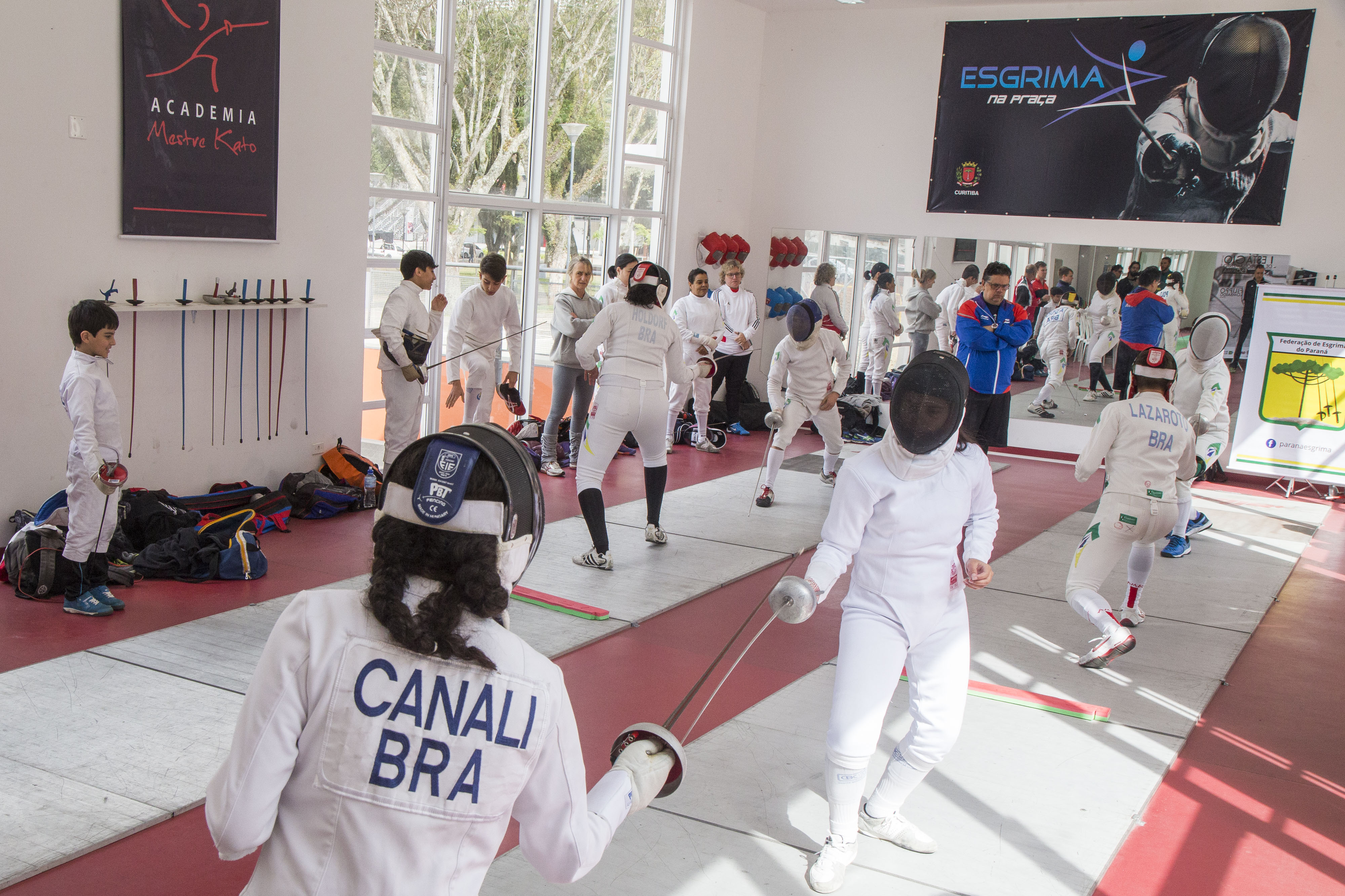 As aulas de esgrima no CEL é uma parceria entre Prefeitura de Curitiba e Academia Mestre Kato. Foto: Valdecir Galor/SMCS